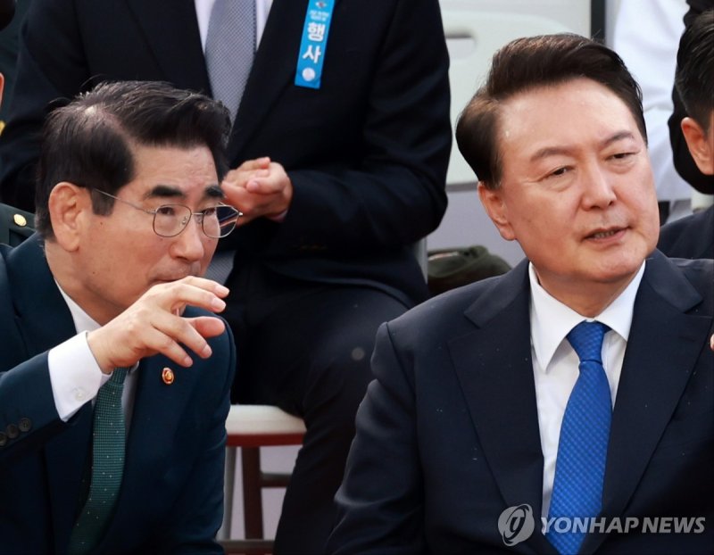 김용현 전 국방장관(왼쪽)과 윤석열 대통령 (출처=연합뉴스)