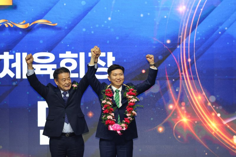 '탁구 영웅' 유승민 대한체육회장 당선