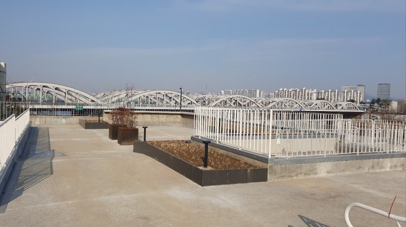 "여기에 한강변 루프탑이?" 방치됐던 노량진취수장 재탄생