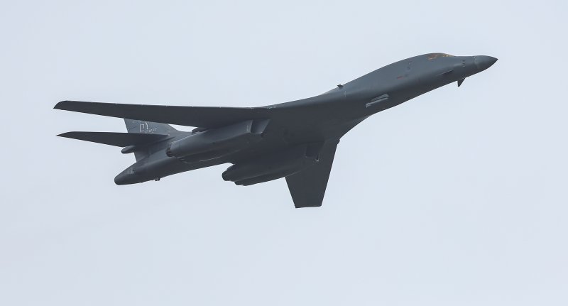 美 B-1B 전략폭격기 동원...한미일 3국 연합공중훈련 실시