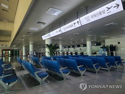 썰렁한 양양공항 대합실 (출처=연합뉴스)