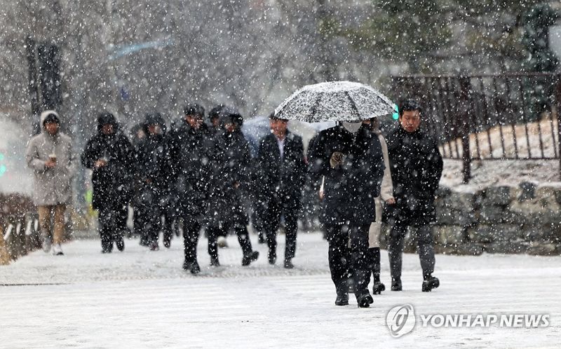 "출근길, 블랙아이스 조심하세요"...곳곳 빙판길 주의보