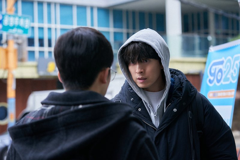 정성일, 더벅머리에 '사회성 제로' 아싸 변신…'트리거' 금쪽이