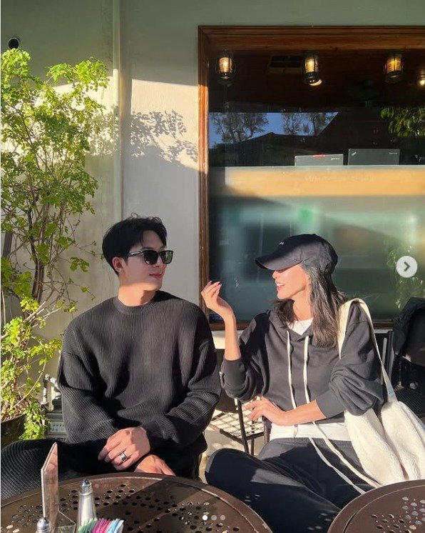 "올해도 너랑" 한예슬, 10세 연하 남편 류성재와 그림 같은 '투샷'