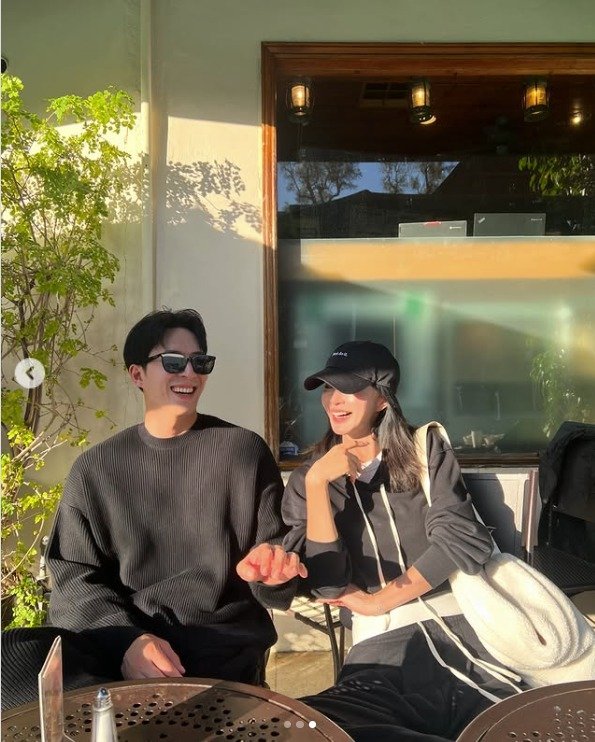 올해도 너랑 한예슬, 10세 연하 남편 류성재와 그림 같은 '투샷'