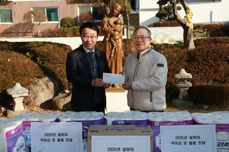 박성호 부산진해경자청장, 설맞이 복지시설·특수학교 성품 전달