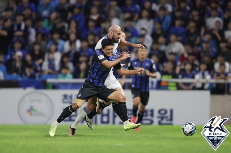 인천 유나이티드와 수원 삼성의 경기 모습(한국프로축구연맹 제공)