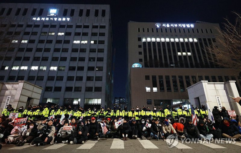 尹대통령 운명의 날 밝았다…이르면 오늘 밤 구속여부 결정