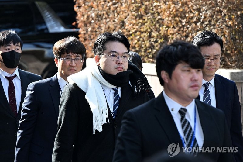 윤 대통령 영장심사, 법정향하는 공수처 (출처=연합뉴스)