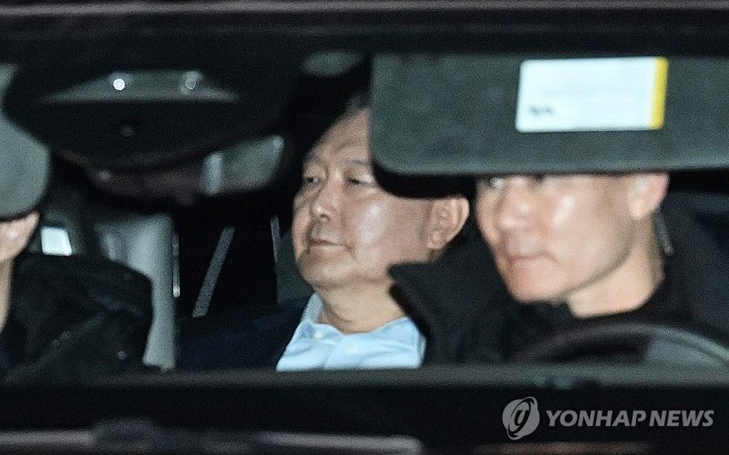 尹, "비상입법기구 쪽지, 김용현이 썼나 가물가물"