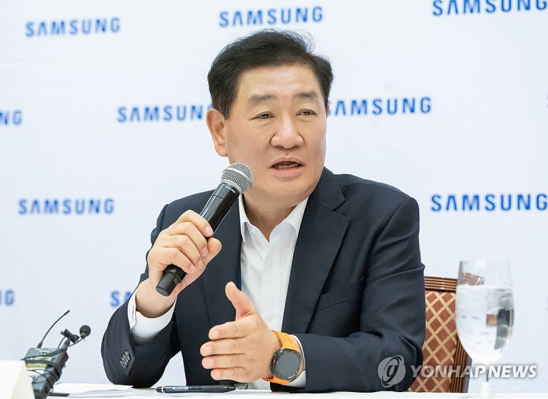 질문에 답하는 한종희 삼성전자 대표이사 부회장 (출처=연합뉴스)