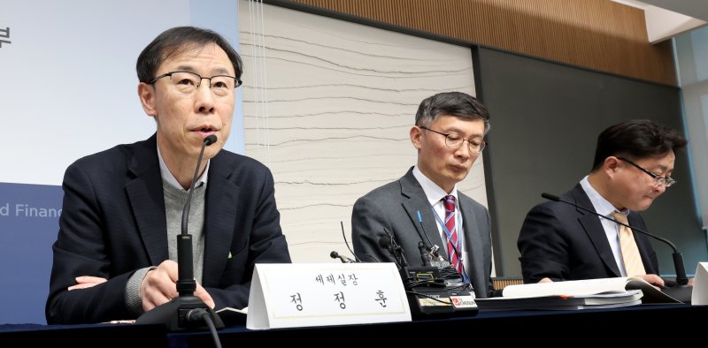 정정훈 기획재정부 세재실장이 지난 15일 세종시 정부세종청사에서 2024년 세법개정 후속 시행령 개정안 내용을 설명하고 있다. 2025.1.16/뉴스1 ⓒ News1 김기남 기자