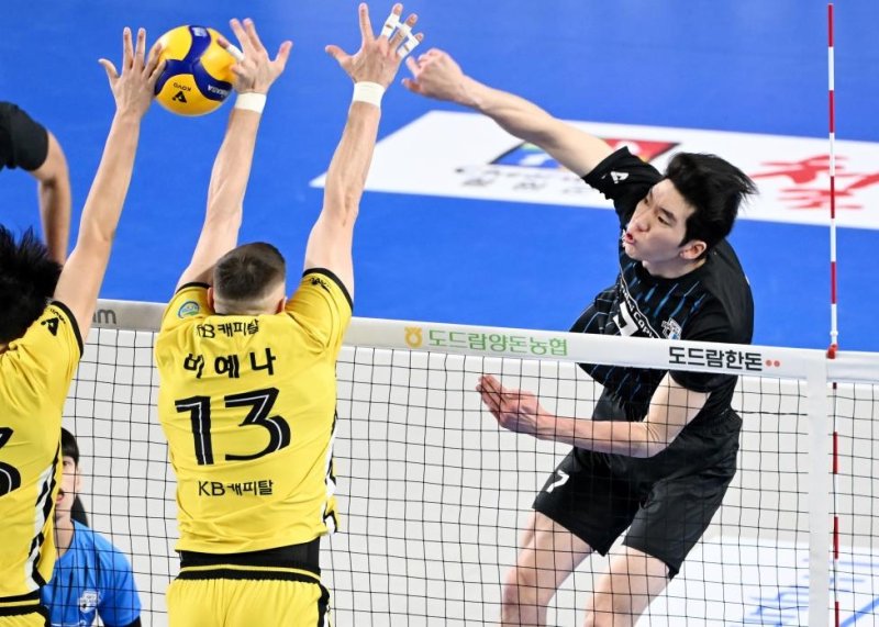 현대캐피탈 허수봉(오른쪽) (출처=연합뉴스)