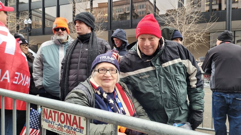 취임식 하루 전날 열린 트럼프 승리 축하 집회에 참석한 지지자 (출처=연합뉴스)