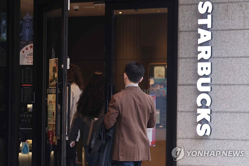 스타벅스, 커피·티가격 인상…아메리카노 톨 4천700원으로 올려 (출처=연합뉴스)
