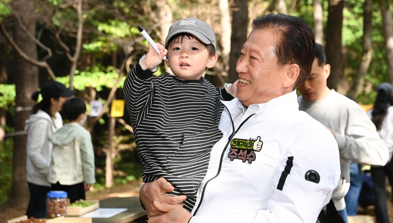 "지역 숙원 행정복합타운 추진… 주민 복지사업 강화할 것" [다시, 희망 2025 부산]