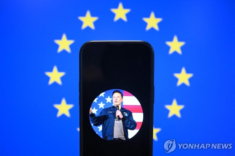 EU 깃발과 일론 머스크 사진을 합성한 이미지 (출처=연합뉴스)