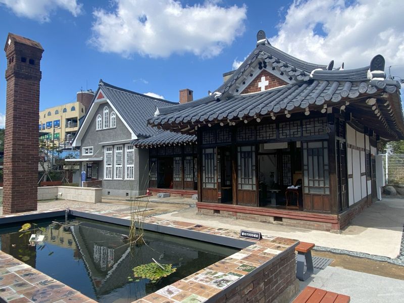 광주광역시 우수 건축자산 제4호로 등록된 동구 인문학당