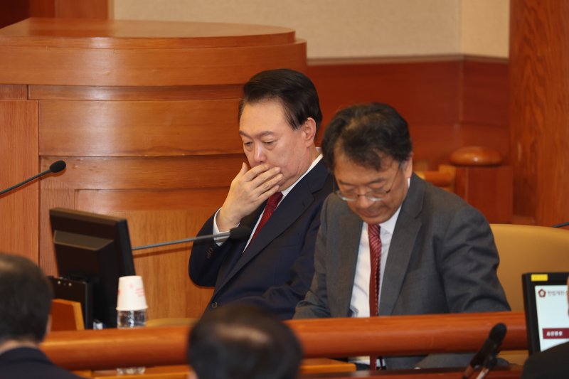 윤석열 대통령이 21일 서울 종로구 헌법재판소에서 열린 탄핵심판 3차 변론기일에 출석하고 있다. 2025.1.21/뉴스1 ⓒ News1 사진공동취재단