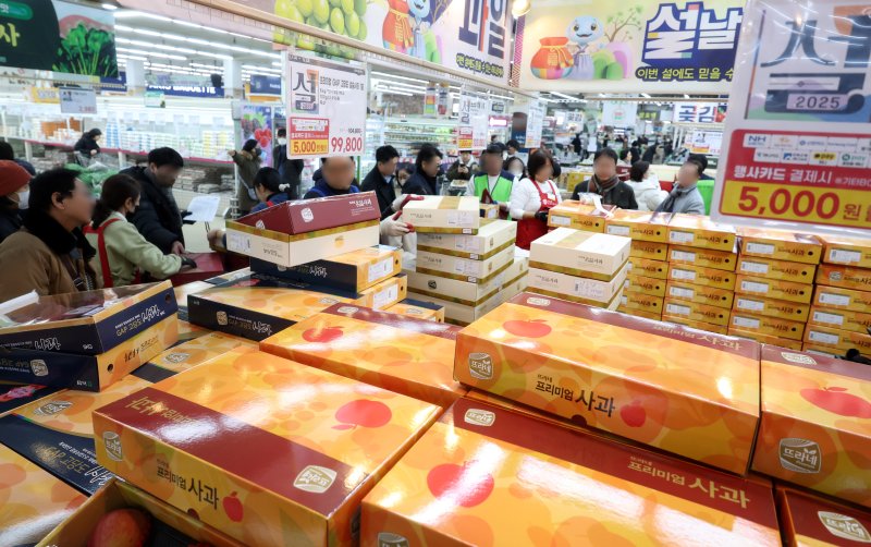 "만원 선물도 고맙죠"..설 선물세트, 가성비 소비 확산