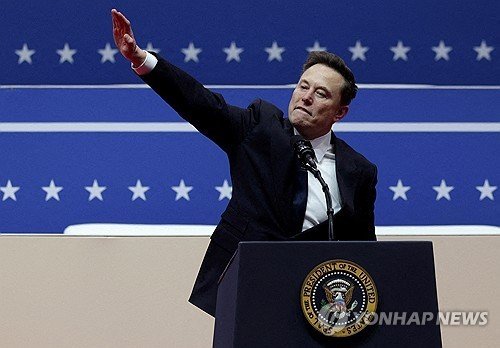 머스크, '나치 경례' 논란에 "흠집내기 하려면 더 잘해야..너무 식상한 공격"