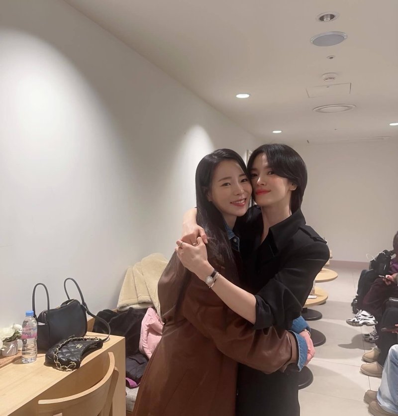 송혜교에 안긴 임지연…여전히 훈훈한 '더 글로리' 우정 [N샷]