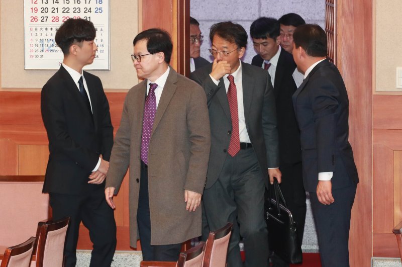 윤석열 대통령 측 변호인단이 21일 서울 종로구 헌법재판소에서 열린 윤 대통령 탄핵심판 3차 변론기일에 출석하고 있다. 2025.1.21/뉴스1 ⓒ News1 사진공동취재단