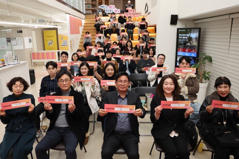 정장 빌려주고, 시험비 지원 하고…마포구, 청년 취업 돕는다