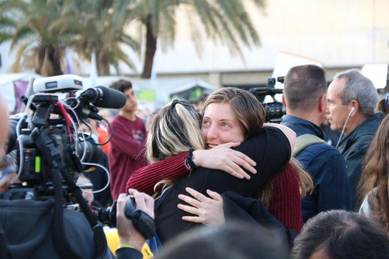 감격의 포옹 (출처=연합뉴스)