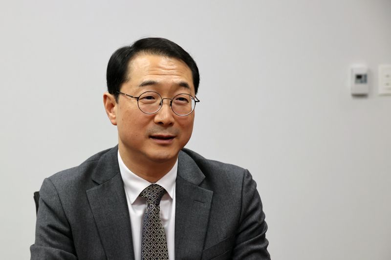 [fn인터뷰]국회 외통위 與간사 김 건 의원을 만나다.."'트럼프 쓰나미' 기업-정부-국회 토탈사커로 대응해야"