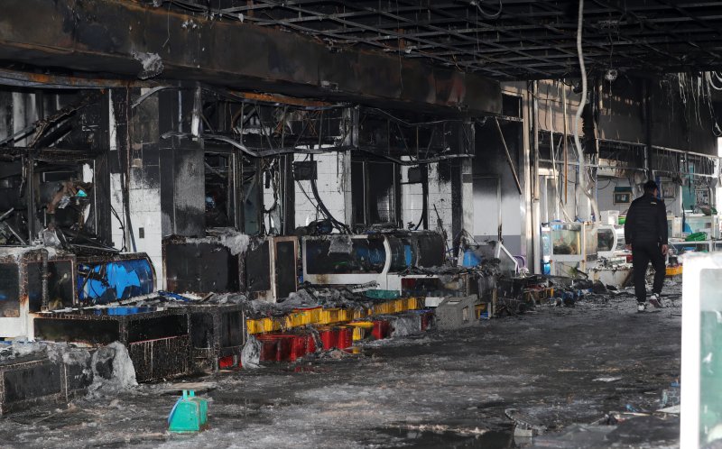 전북 부안군 격포수산시장 화재 직후 모습. 뉴스1