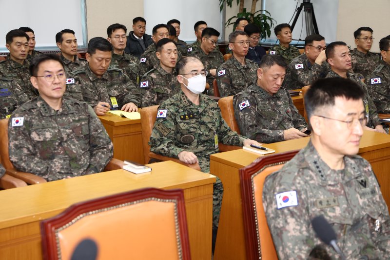 '계엄 장성' 재판 본격화…박안수·이진우·곽종근 공판준비기일