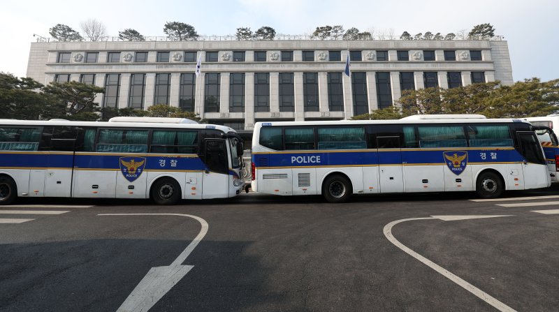 尹 헌재 출석에…경찰, '기동대 투입' 경계 강화