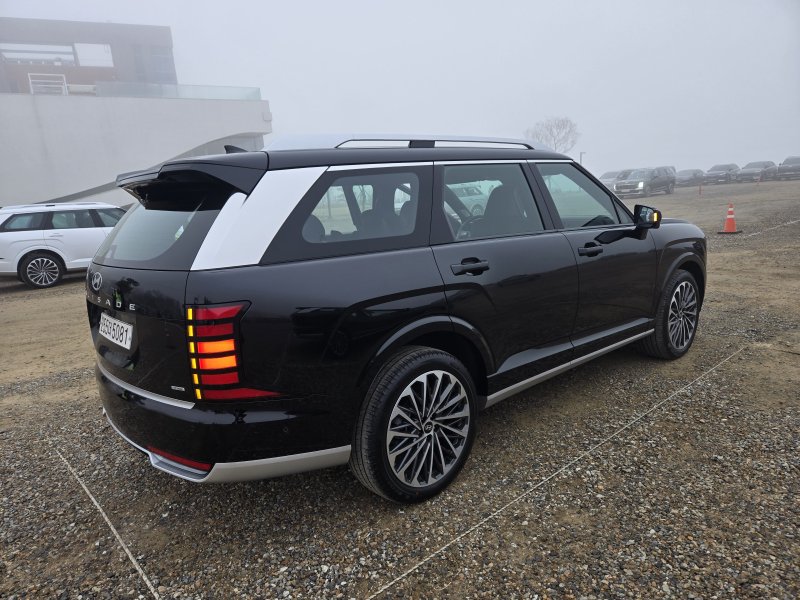 현대자동차 대형 스포츠유틸리티차(SUV) '디 올 뉴 팰리세이드' 2.5 가솔린 터보 7인승 모델 뒷모습. 외장 색상은 '어비스 블랙펄'이 적용됐다. 2025.01.22/뉴스1 ⓒ News1 김성식 기자