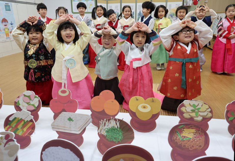 명절 건강 관리법, 식중독 예방부터 손목 건강까지[고향가는길]