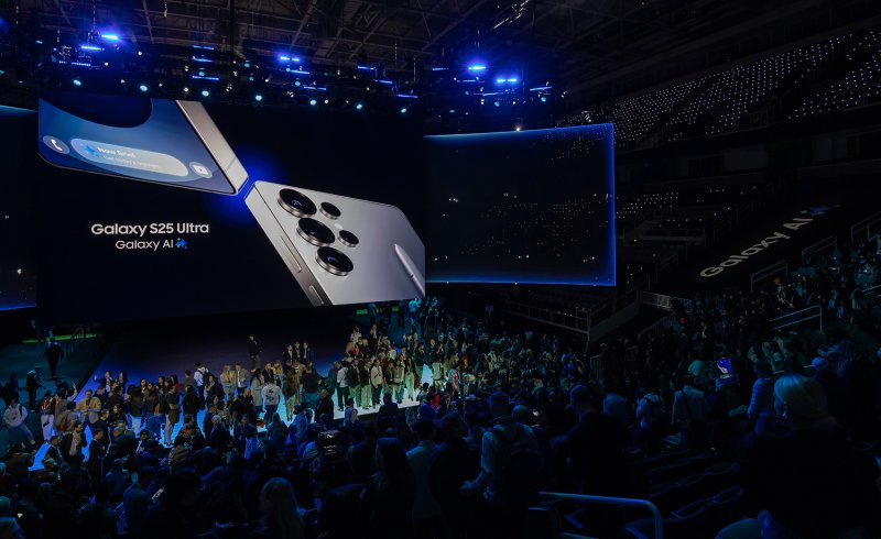 22일(현지시간) 미국 새너제이에 위치한 'SAP센터'에서 열린 '갤럭시 언팩 2025'에서 관람객들이 제품 체험존으로 이동하고 있다. (삼성전자 제공) 2025.1.23/뉴스1