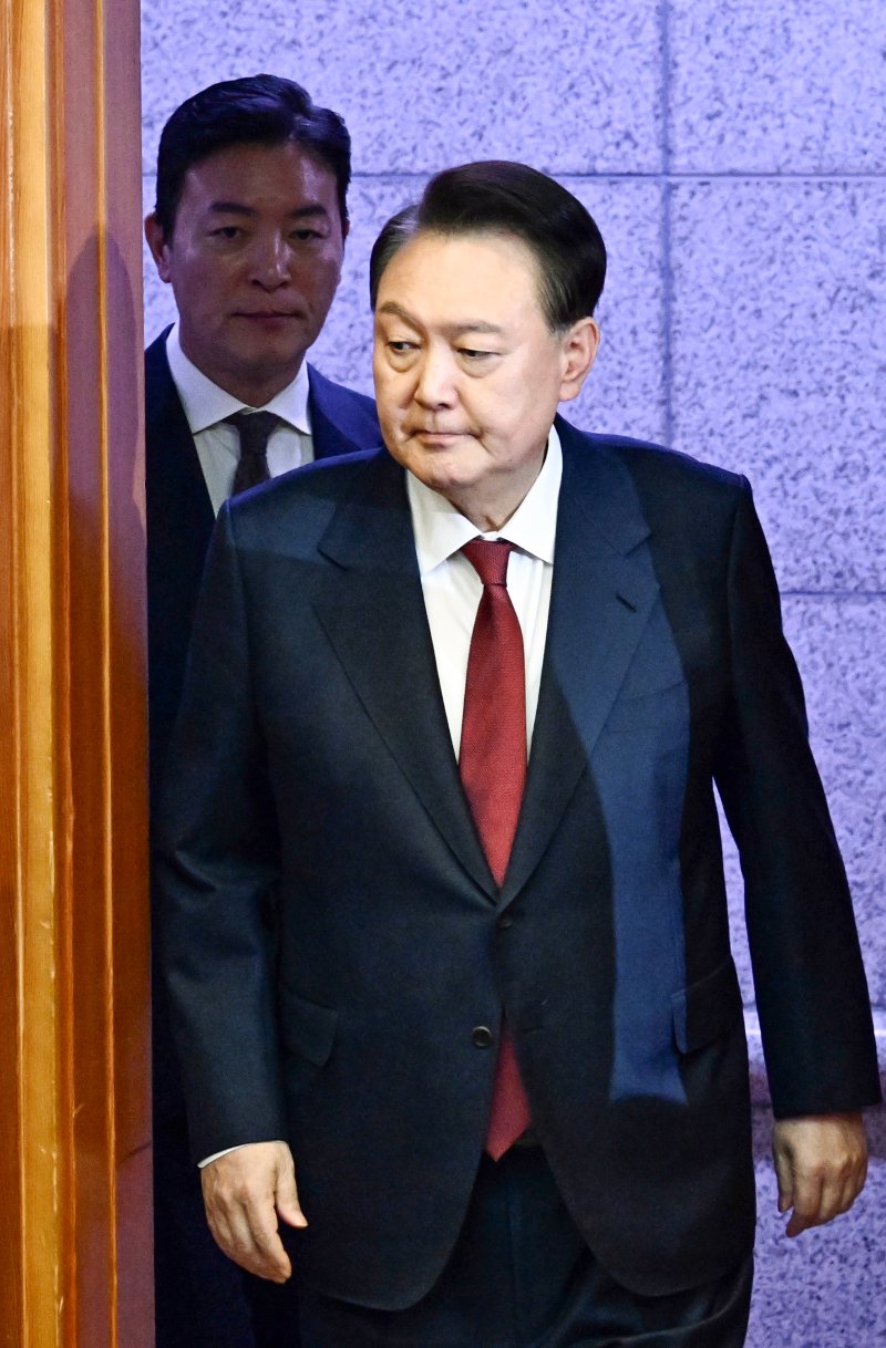 검찰, '내란 혐의' 윤석열 대통령 구속기소[상보]