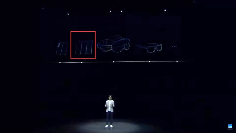 [서울=뉴시스] 삼성전자는 22일(현지시간) 미국 캘리포니아주 새너제이(산호세) SAP 센터에서 열린 '삼성 갤럭시 언팩 2025'에서 갤럭시 기기 로드맵에 두 번 접는 폴드폰(트리폴드폰) 아이콘을 삽입했다. (사진=삼성전자 유튜브 캡처) *재판매 및 DB 금지