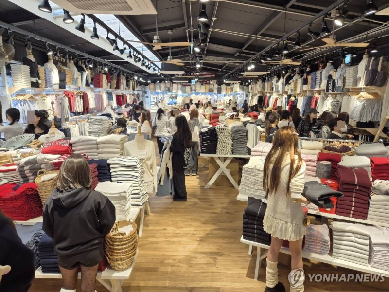 '원사이즈 정책' 펼치는 패션 브랜드 (출처=연합뉴스)