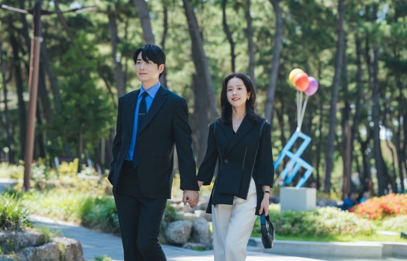 '나완비' 한지민♥이준혁, 손만 잡아도 설렌다…오늘부터 1일