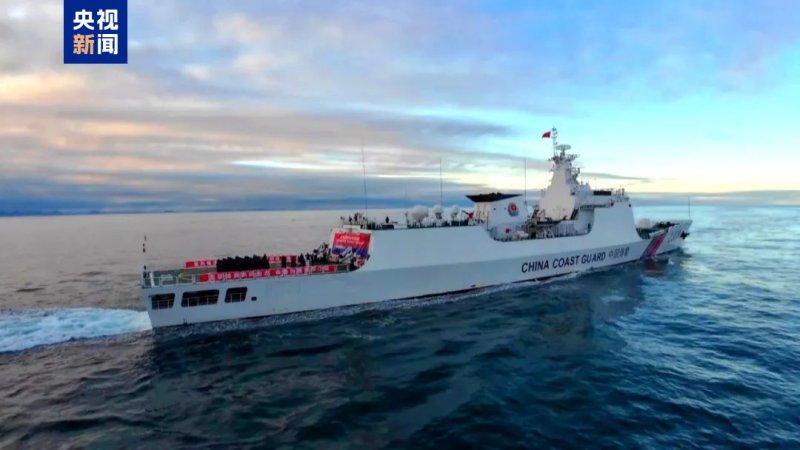 [서울=뉴시스] 중국 해경선이 지난해 10월 국경절 기간 편대를 이뤄 북극해에 최초 진입한 것으로 알려졌다. 훈련 중인 중국 해경선의 모습. (사진출처: 중국중앙(CC) TV 캡쳐) 2025.01.25