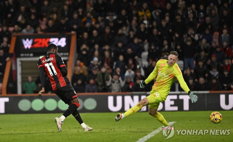 본머스 와타라가 해트트릭을 완성하는 순간. (출처=연합뉴스)