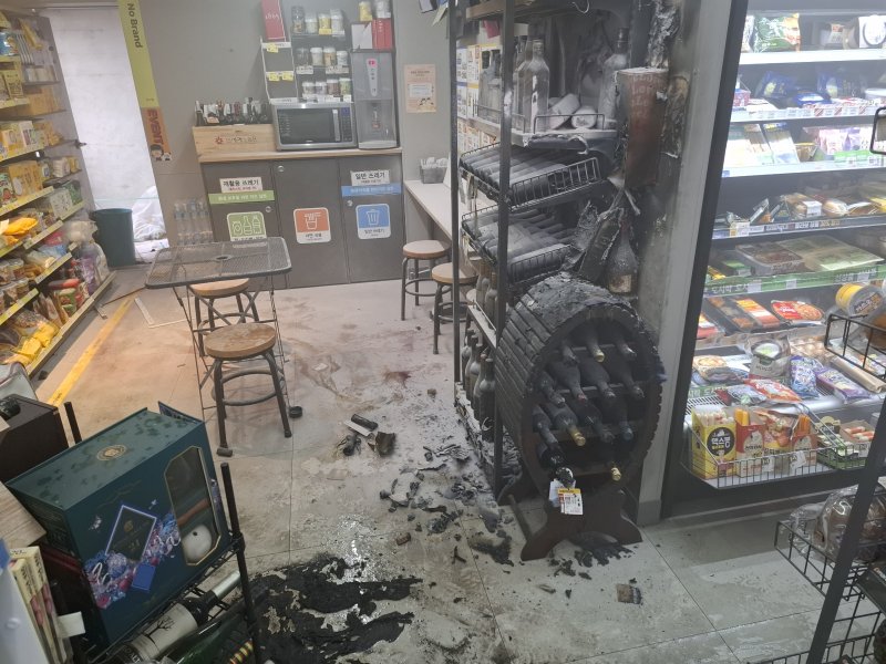 전남 함평의 한 편의점에서 점주가 스스로 불을 붙여 화재가 났다.(함평소방서 제공)2025.1.26./뉴스1