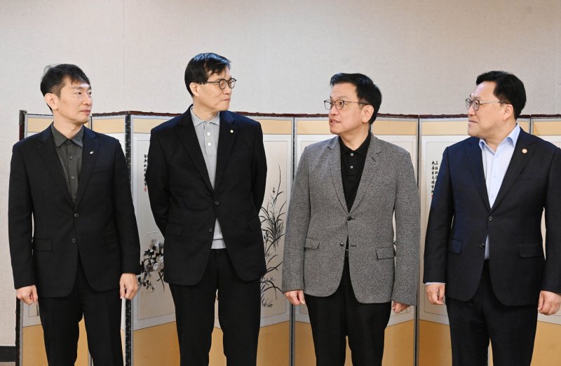 최상목 권한대행 "美정책 불확실성 커…24시간 점검체계 유지"