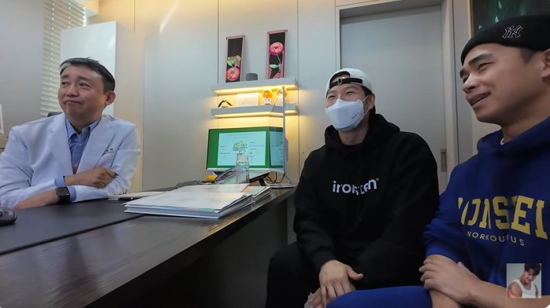 [서울=뉴시스] 30일 유튜브 채널 '김종국 짐종국'에는 보디빌더 마선호와 함께 건강검진 결과를 확인하러 병원을 찾은 김종국의 모습이 그려졌다. (사진=유튜브 채널 '김종국 짐종국' 화면 캡처) 2025.01.31 photo@newsis.com *재판매 및 DB 금지