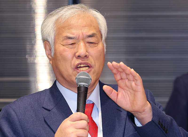 김문수, 전광훈에 "자유민주주의 수호하기 위한 목사"