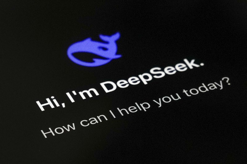 지난달 28일 중국 수도 베이징의 한 사용자 휴대전화 화면에 딥시크(DeepSeek) 애플리케이션이 구동하고 있다. 뉴시스