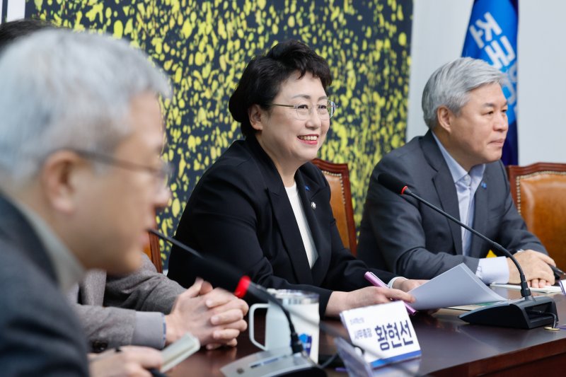 조국혁신당, 정권 교체 위한 연대 제안..."원탁회의 구성하자"