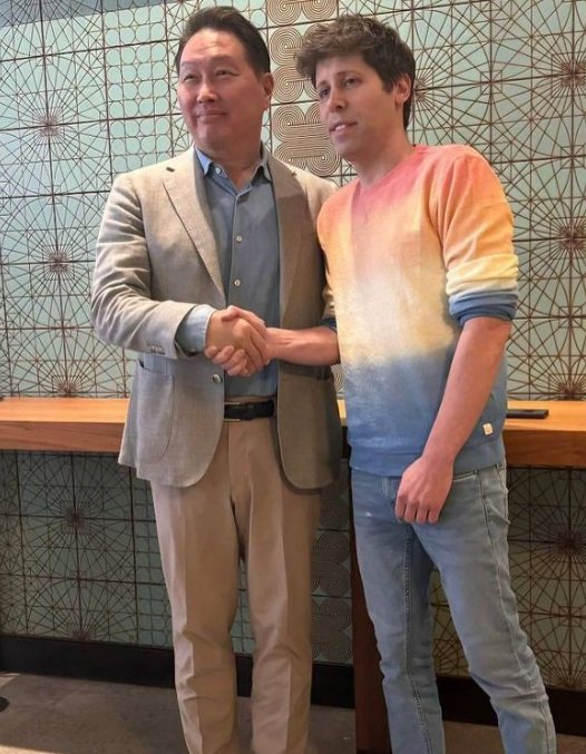 [서울=뉴시스]미국 출장 중인 최태원 SK그룹 회장이 샘 올트먼 오픈AI 최고경영자(CEO)와 함께 한 근황을 공개했다. (사진 = 본인 SNS) 2024.06.27. photo@newsis.com *재판매 및 DB 금지