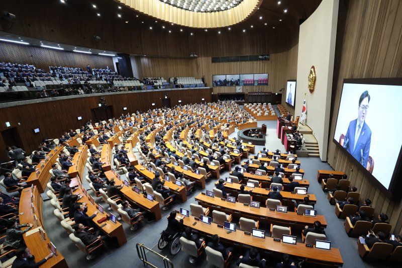 추경·반도체법·관세폭탄… 與野, 정책 주도권 경쟁 기싸움